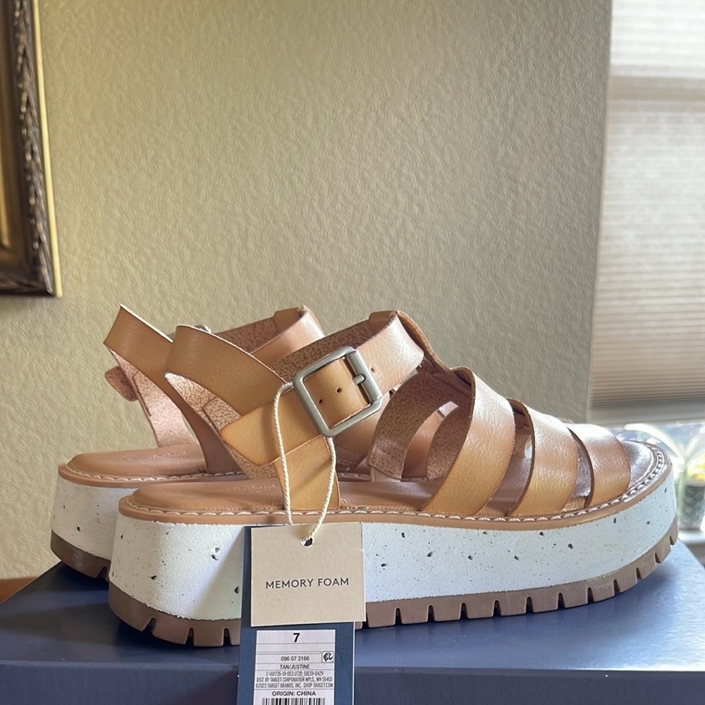 Women's Latice Platform Sandals Leather Size  7 NIB